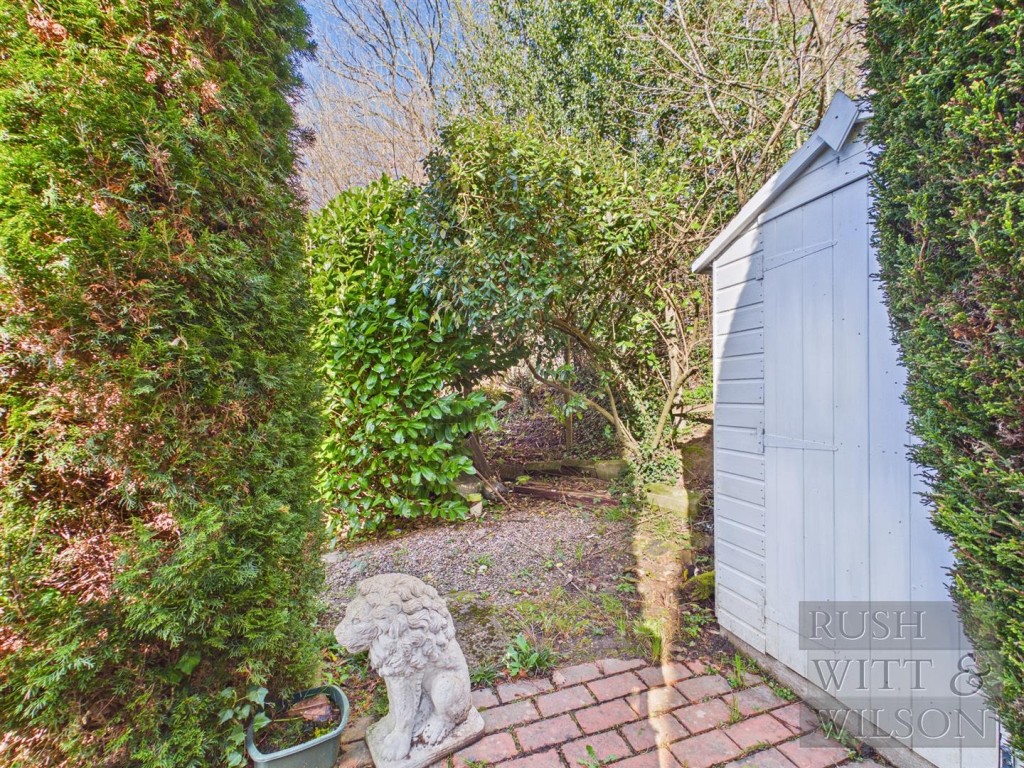 Lot: 123 - SEMI-DETACHED COTTAGE FOR REFURBISHMENT WITH FAR REACHING VIEWS - Shed